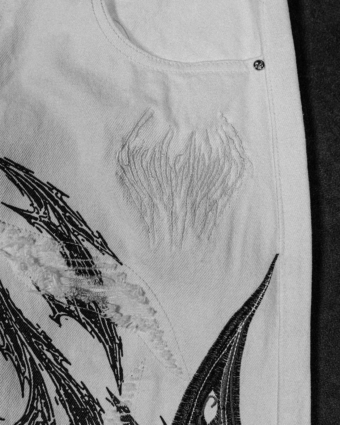 Soul Decay Oversized Distressed Denim Jeans [DIVINE WHITE]