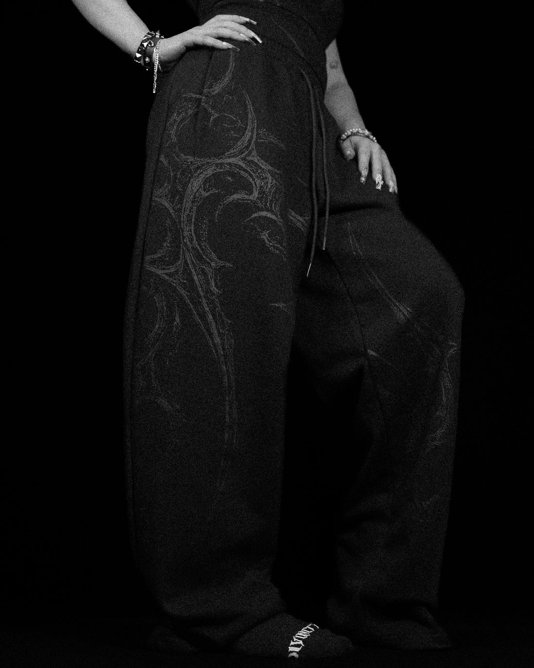 Women's Eternal Blade Banana Shaped Uncuffed Sweatpants [DARKNESS]