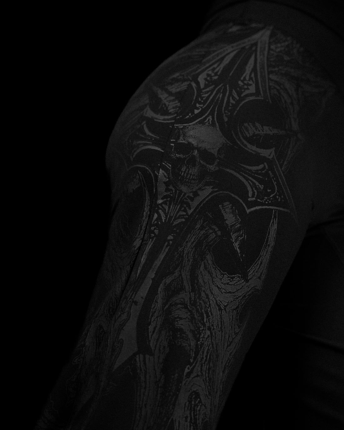 Women's Void Tech™ Nocturne Flared Leggings [DARKNESS]