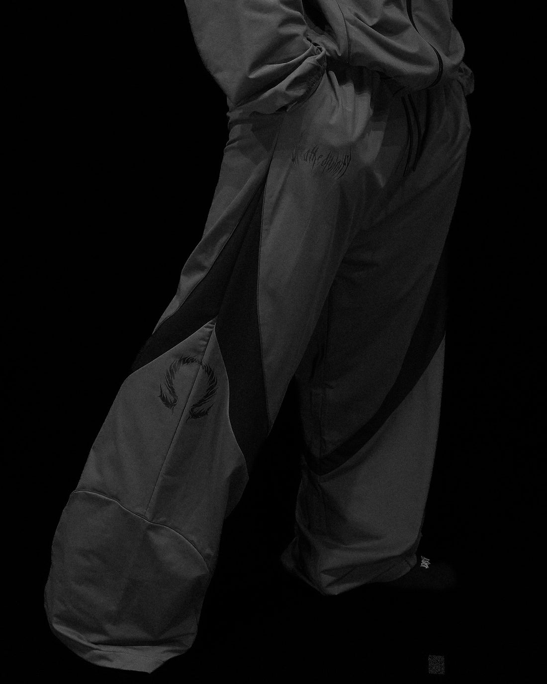 Omega Uncuffed Trackpants [DARKNESS]