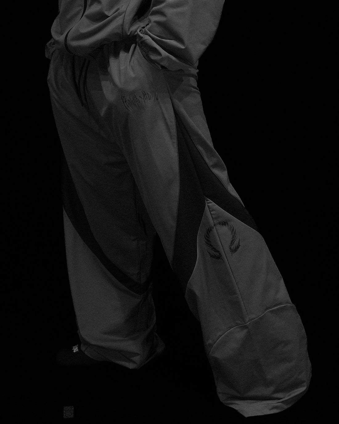 Omega Uncuffed Trackpants [DARKNESS]