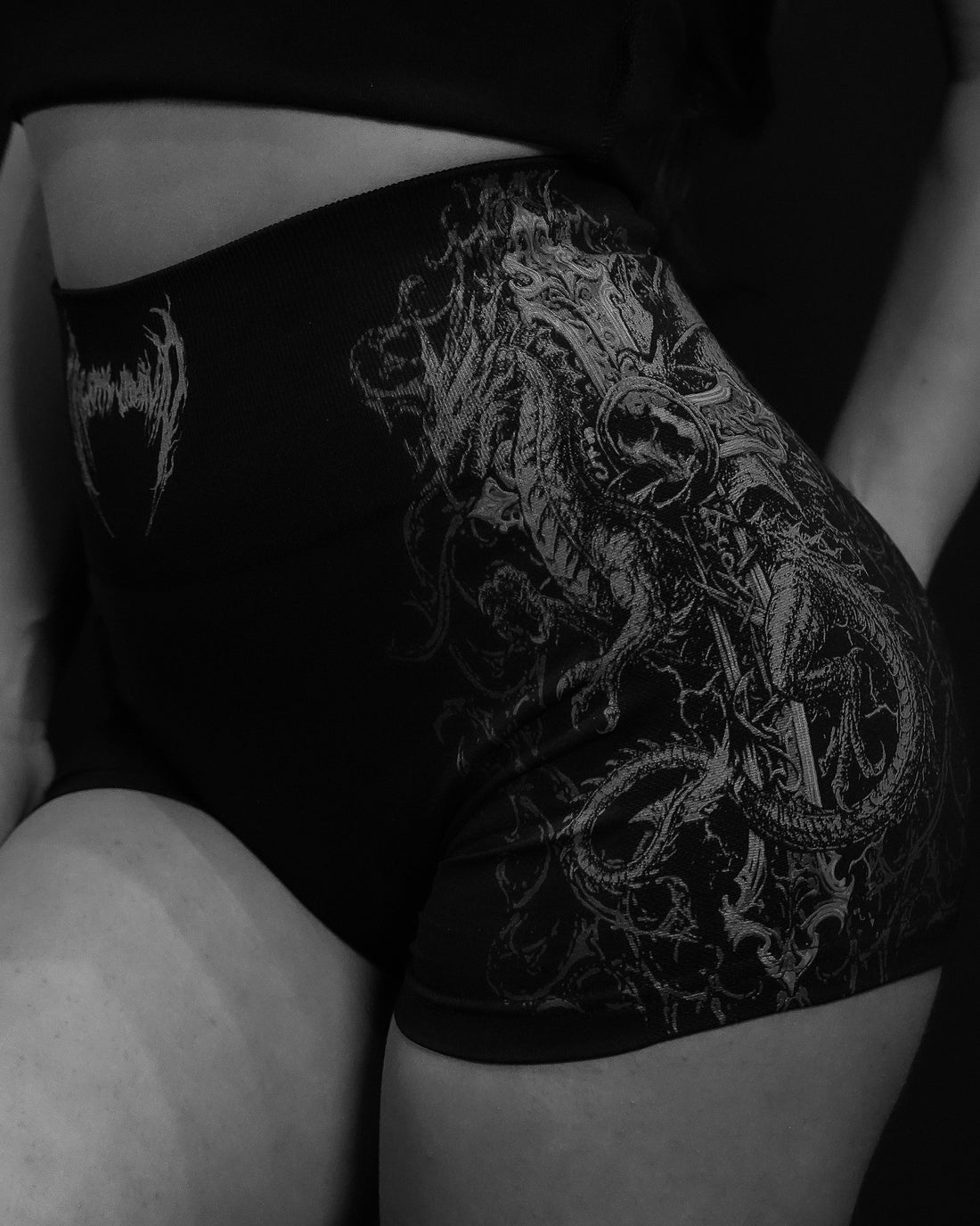 Women's Void Tech™ Wyvern Seamless Shorts [DARKNESS]
