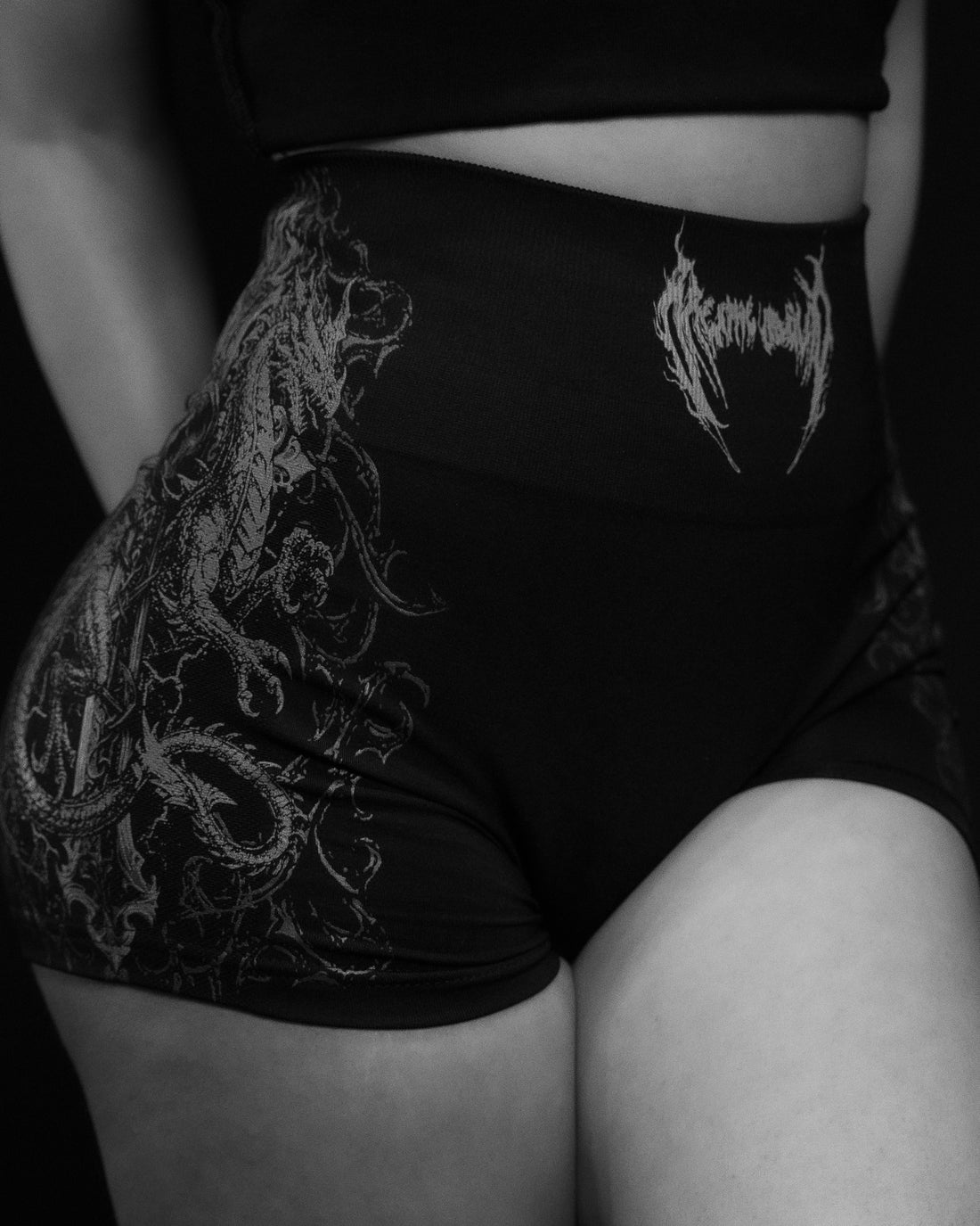 Women's Void Tech™ Wyvern Seamless Shorts [DARKNESS]