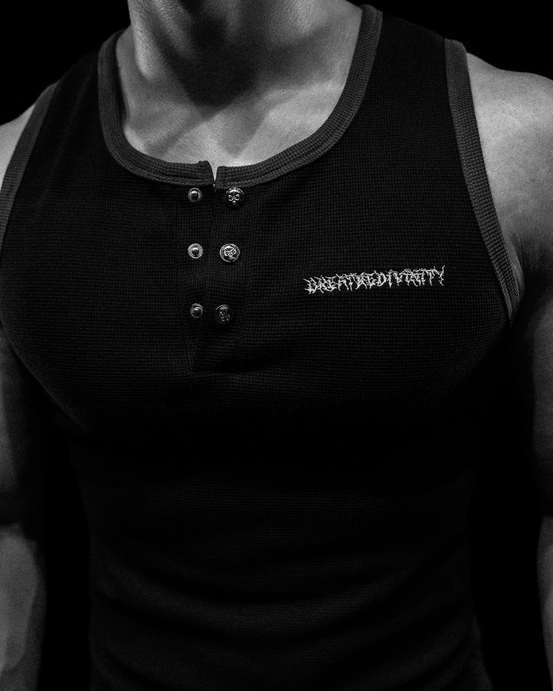 Metallic Henley Cut-off [MIDNIGHT]