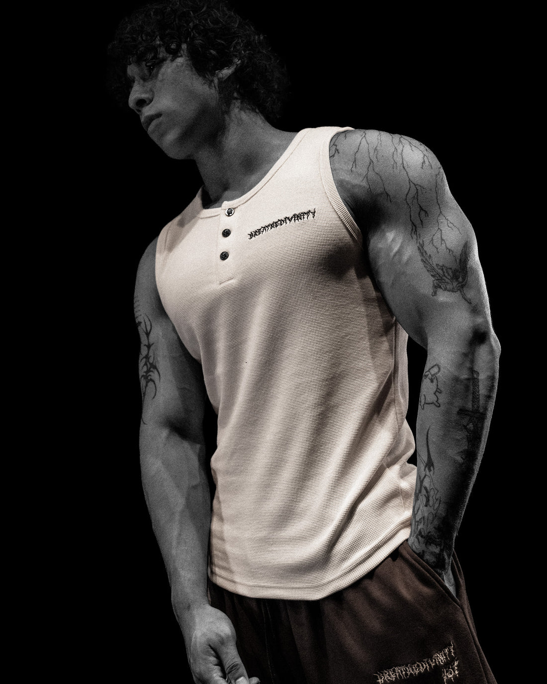 Metallic Henley Cut-off [DIVINE WHITE]