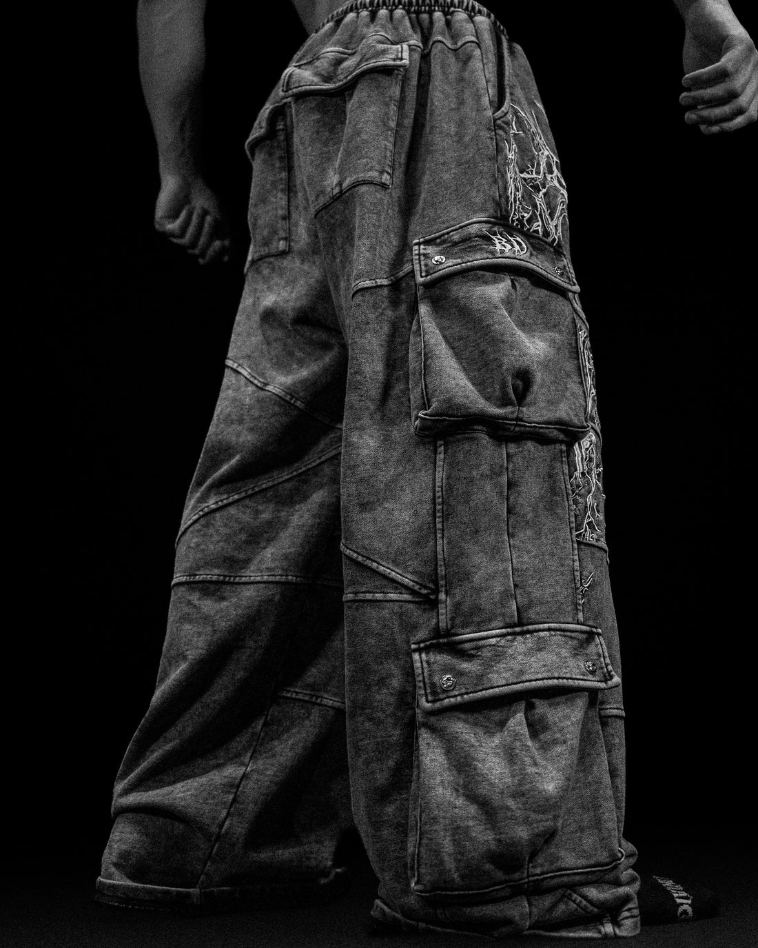 937 Embroidered Tactical Oversized Uncuffed Cargos [VINTAGE]