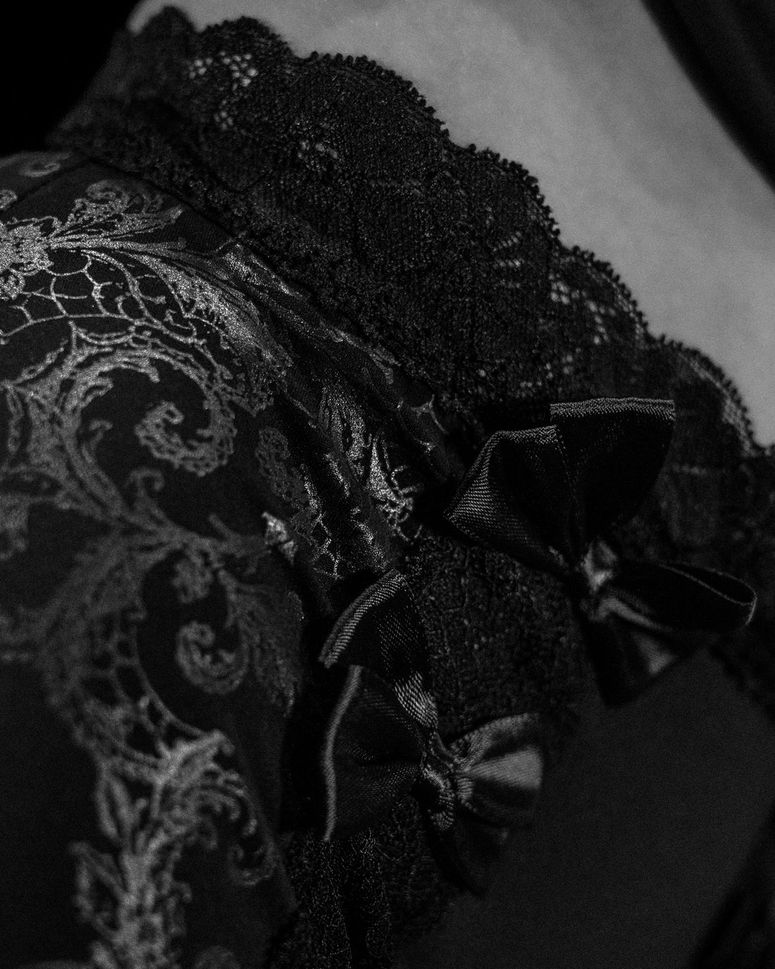 Royal Blood-Laced Capri's [VOID BLACK]