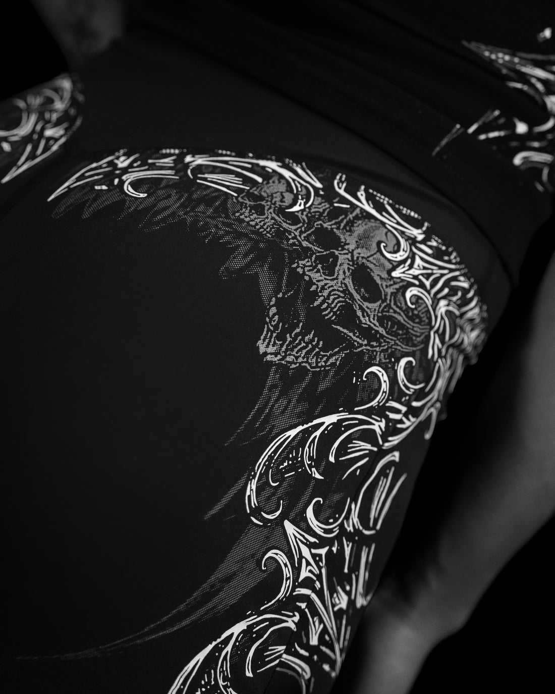 Women's Celestia Void Tech™ Flared Leggings [VOID BLACK]