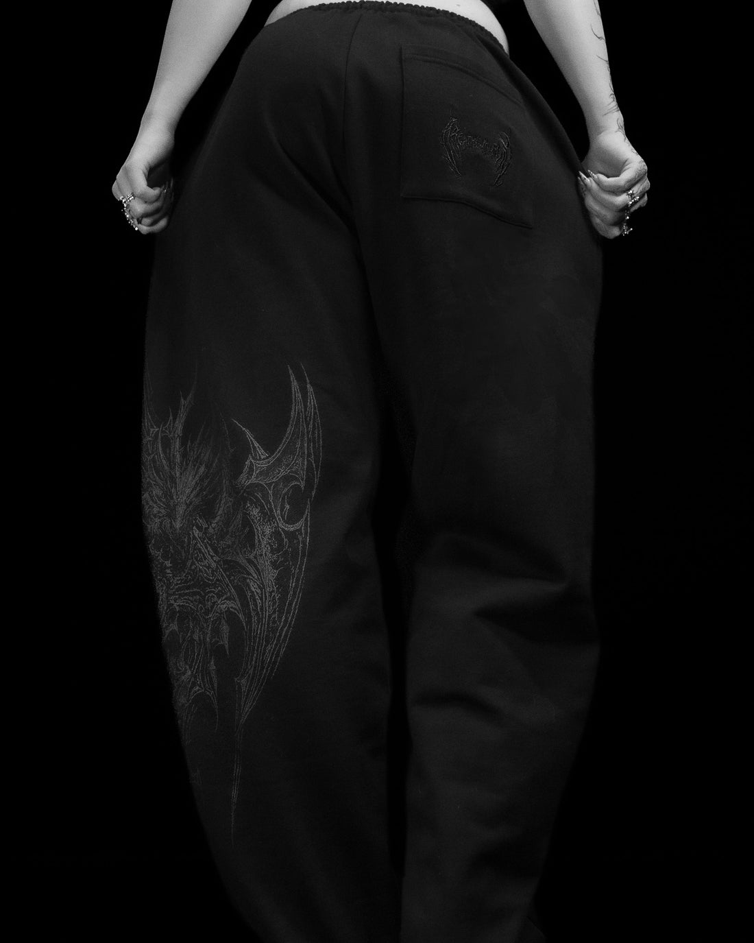 Women's Requiem Banana Shaped Uncuffed Sweatpants [DARKNESS]