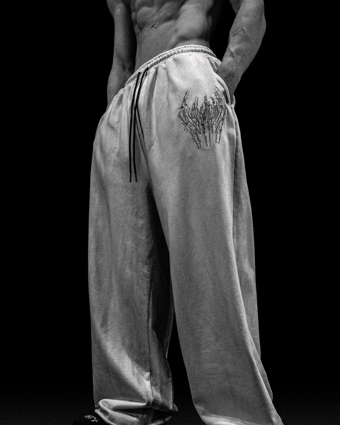 Essential Embroidered Uncuffed Sweatpants [BONE]