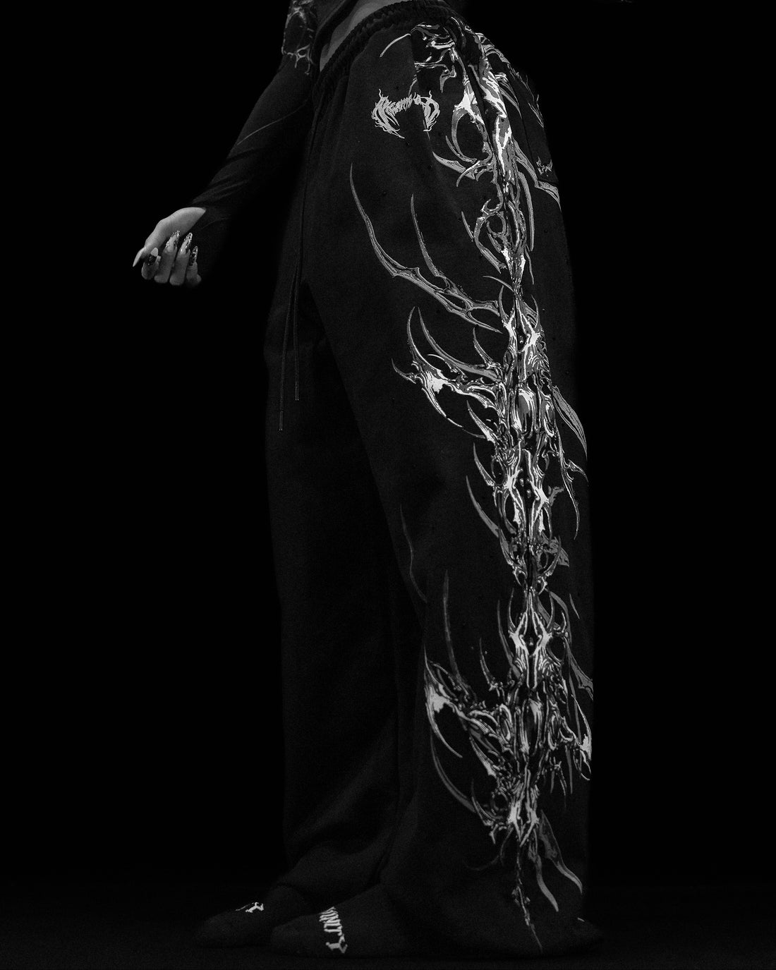 Women's Eternal Flame Rhinestone Oversized Sweatpants [VOID BLACK]