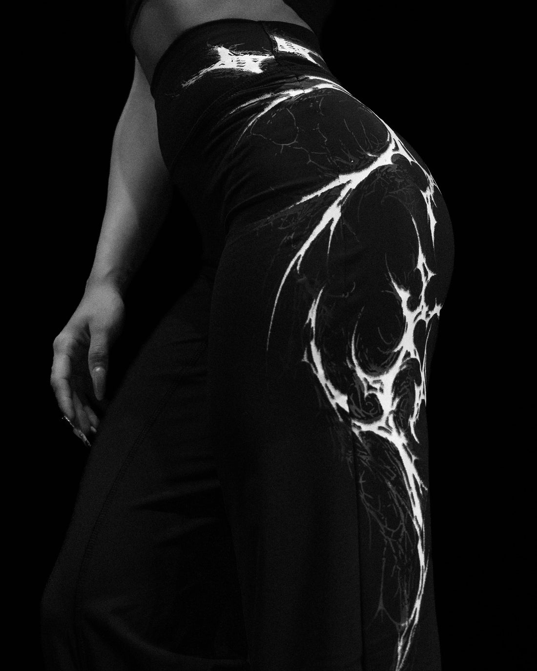 Womens Void Tech™ Voltage Flare Leggings [VOID BLACK]