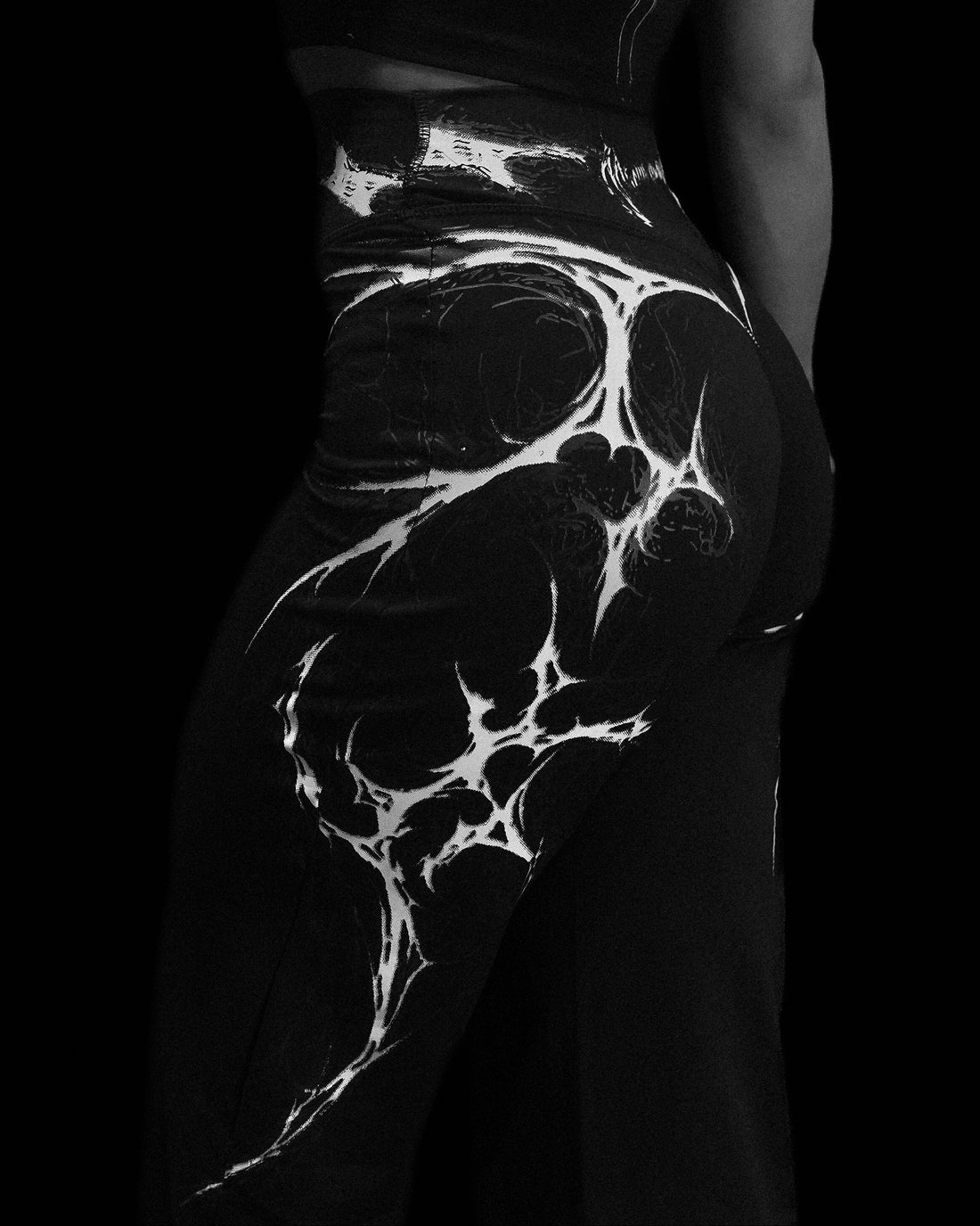 Womens Void Tech™ Voltage Flare Leggings [VOID BLACK]