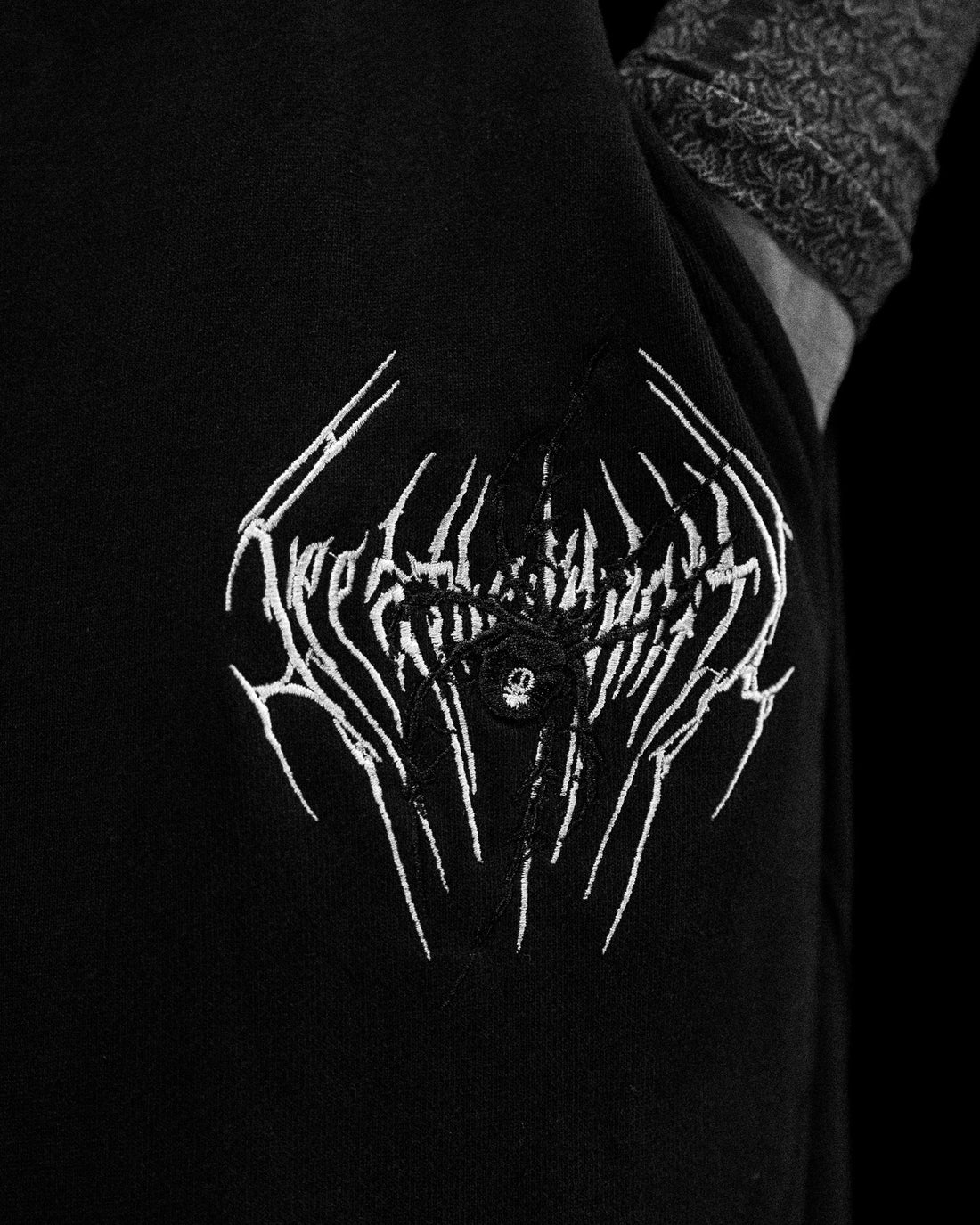Mens Essential Embroidered Uncuffed Sweatpants [VOID BLACK]