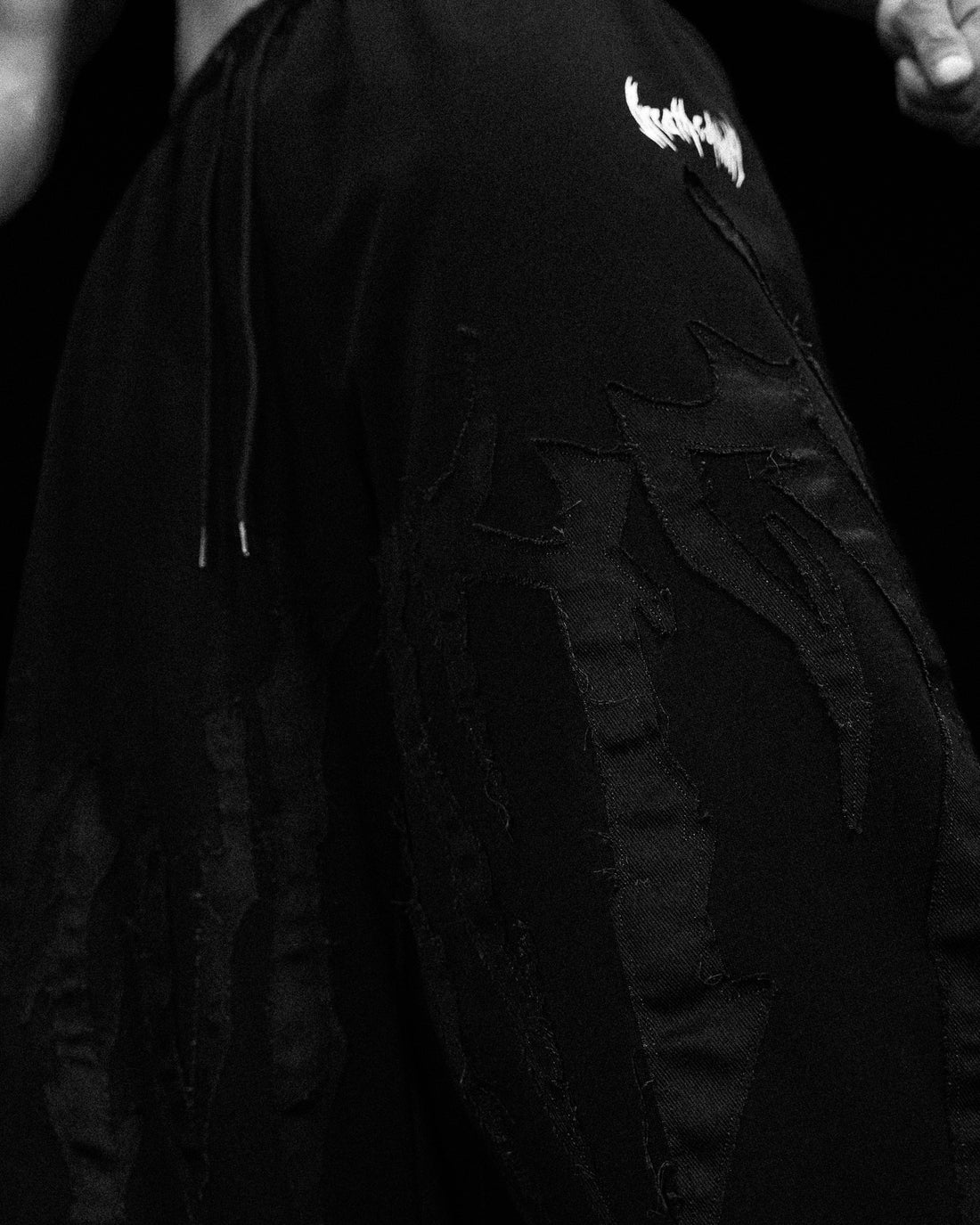 Destroyed Banana Shape sweatpants [DARKNESS]