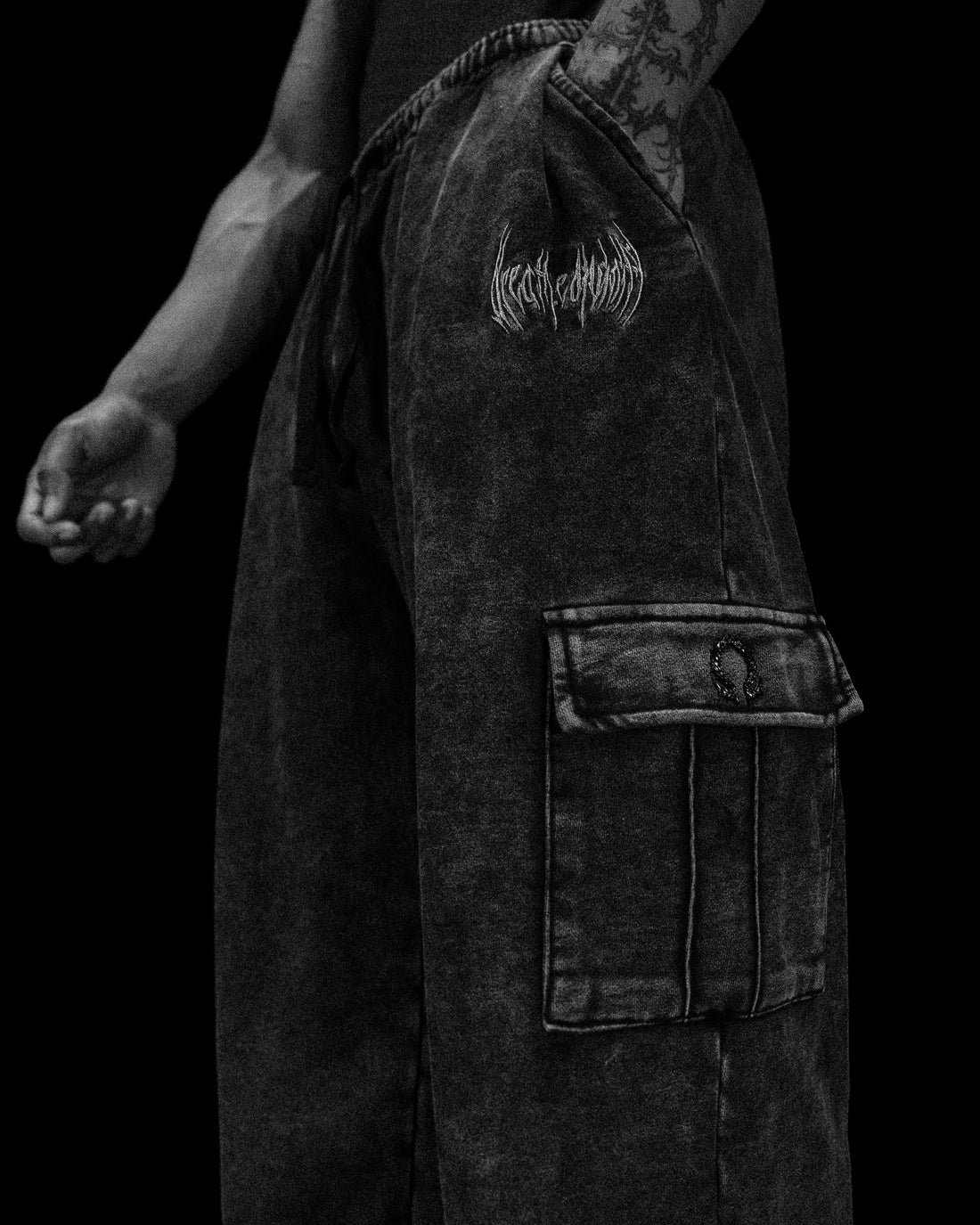 Essential Washed Uncuffed Cargos [OBSIDIAN VINTAGE WASH]