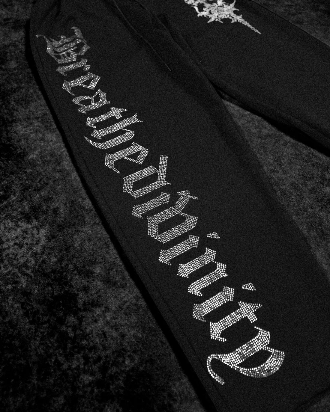 Womens Luxe Rhinestone Banana Uncuffed Sweatpants [VOID BLACK]