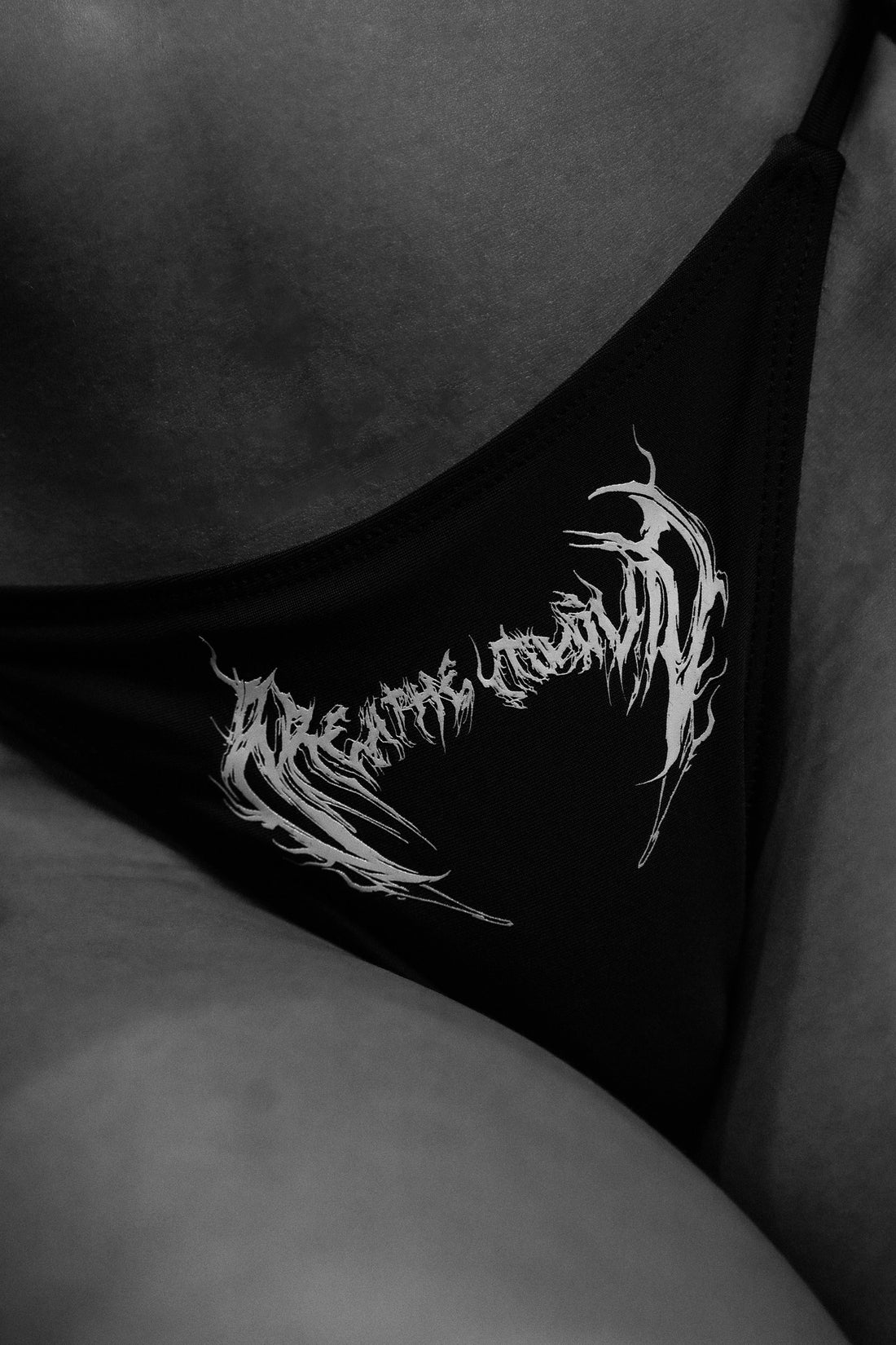 Women's Venom Texture Swimsuit Bottoms [VOID BLACK]