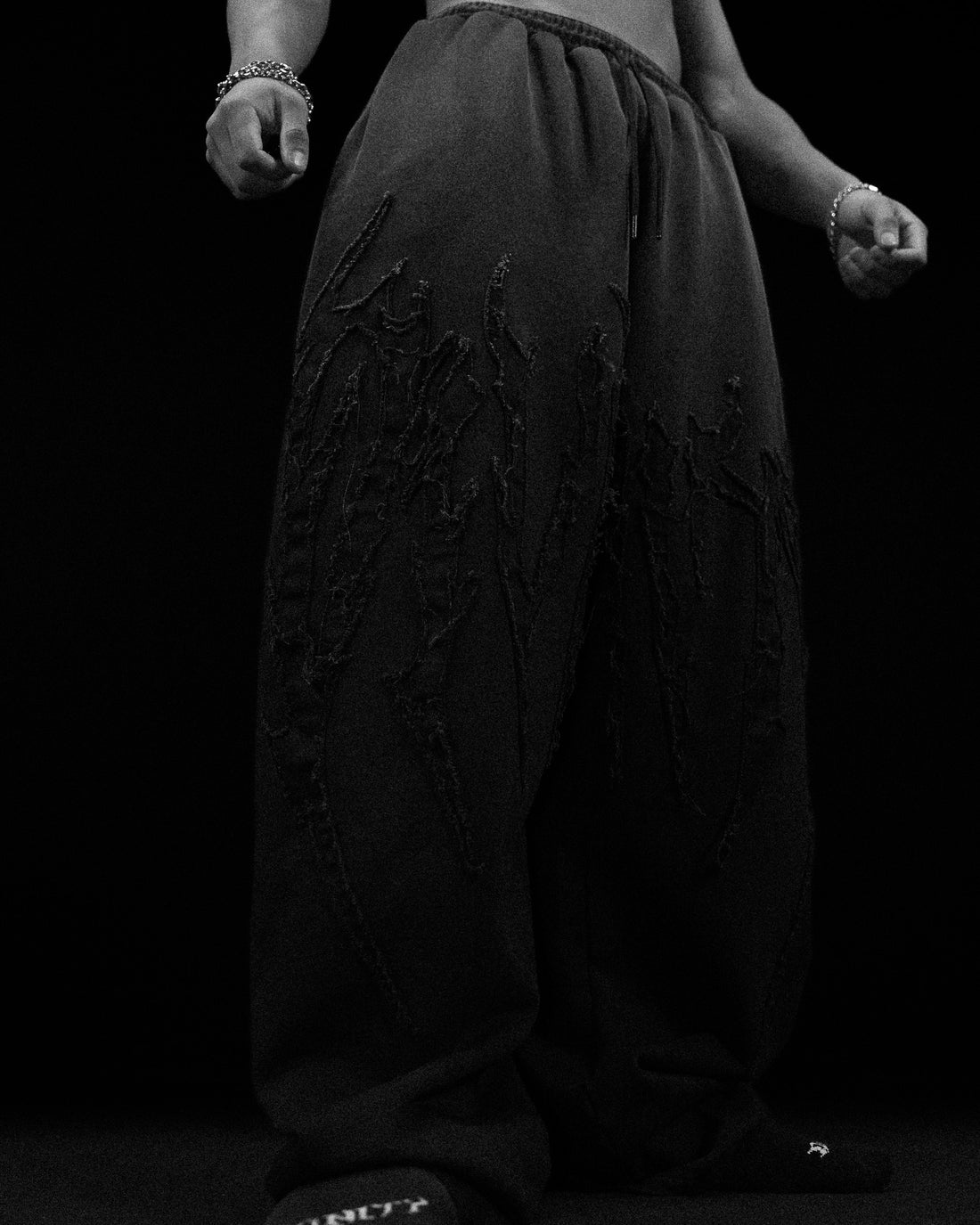 Destroyed Banana Shape sweatpants [SMOKE WASHED]