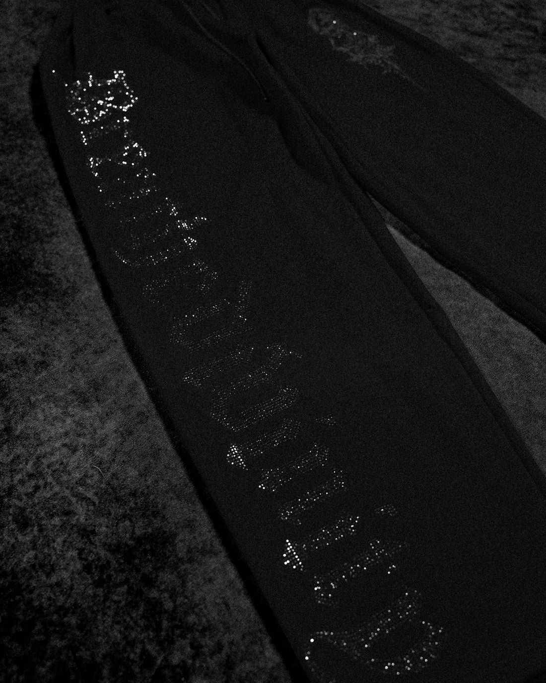 Womens Luxe Rhinestone Banana Uncuffed Sweatpants [DARKNESS]
