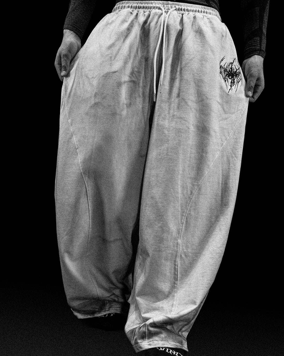 Mens Essential Embroidered Uncuffed Sweatpants [BONE]