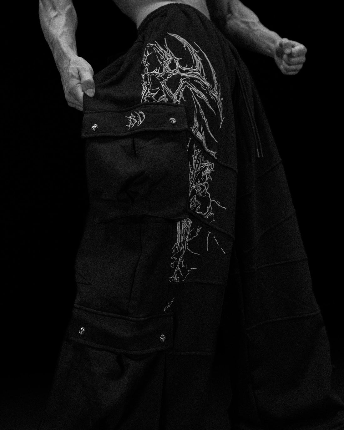 937 Embroidered Tactical Oversized Uncuffed Cargos [VOID BLACK]