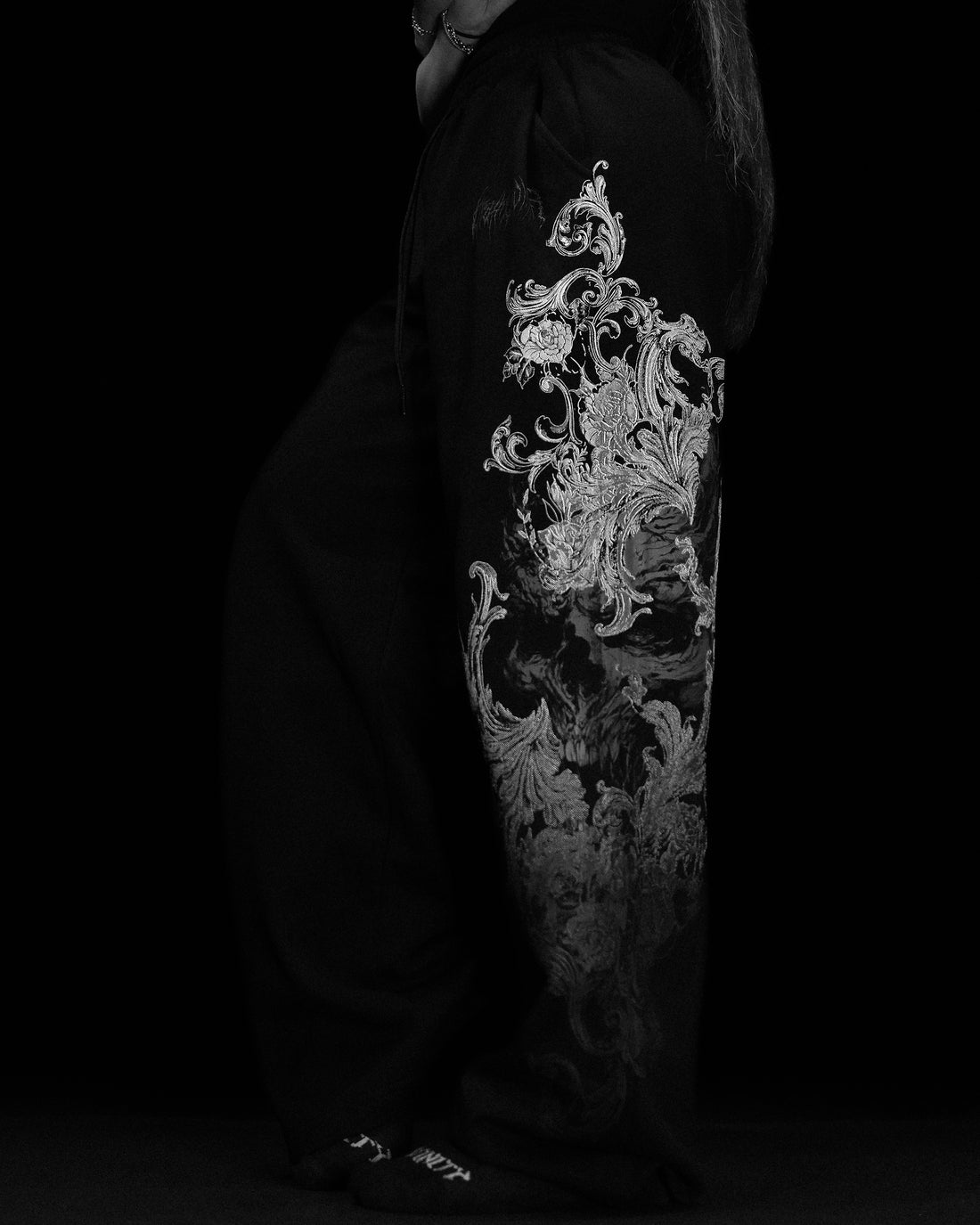 Women's Death Rose Banana Shaped Uncuffed Sweatpants [VOID BLACK]