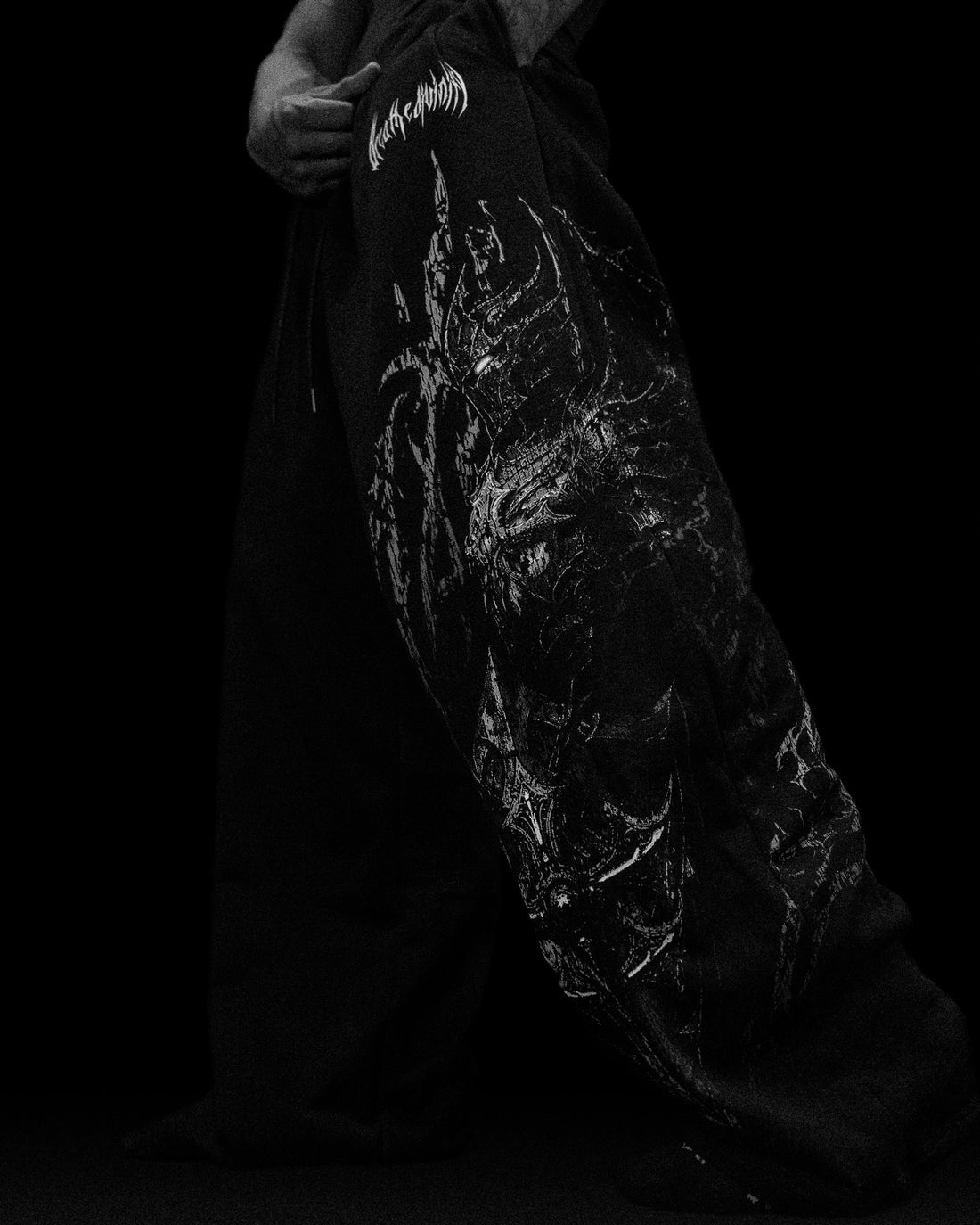Fallen Knight Uncuffed Banana shape sweatpants [VOID BLACK]