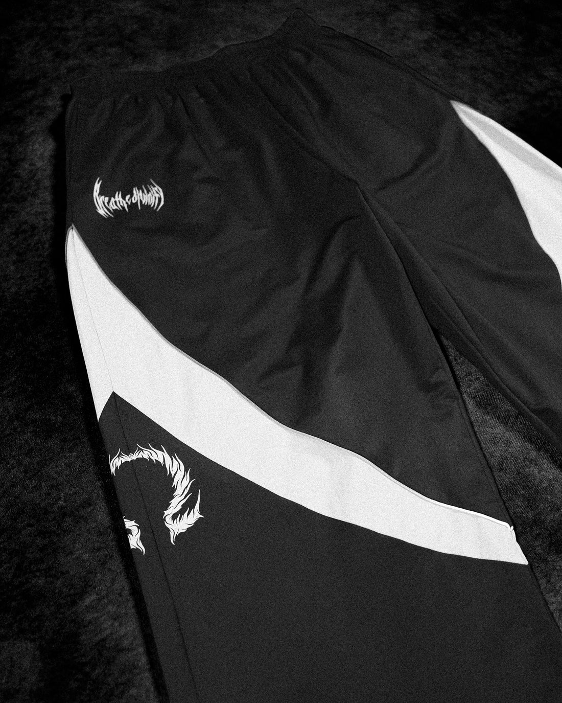 Omega Uncuffed Trackpants  [VOID BLACK]