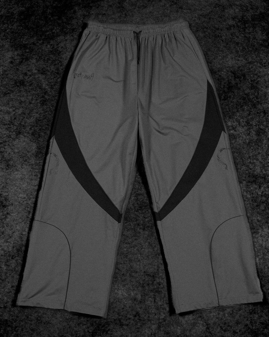 Omega Uncuffed Trackpants [DARKNESS]