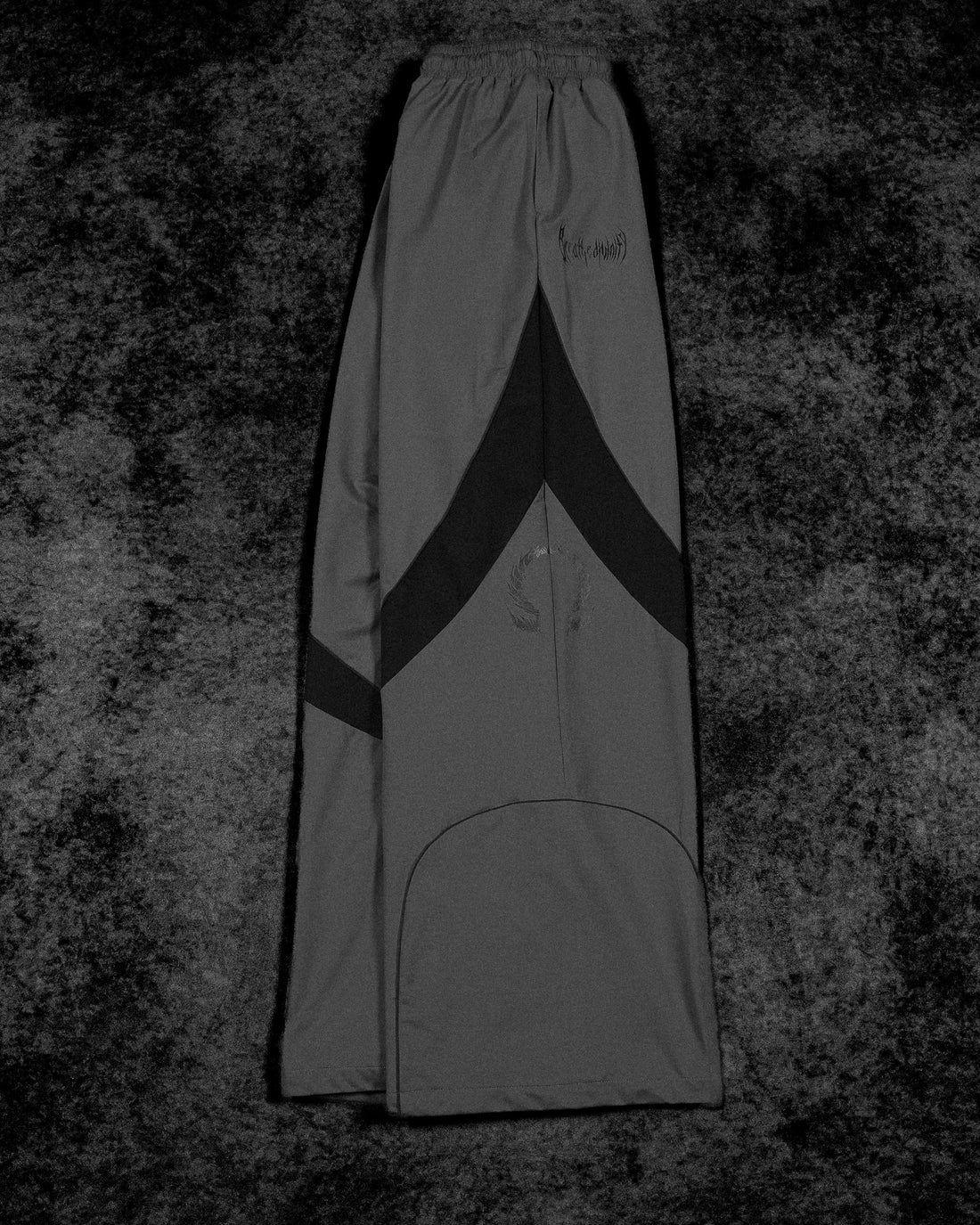 Omega Uncuffed Trackpants [DARKNESS]