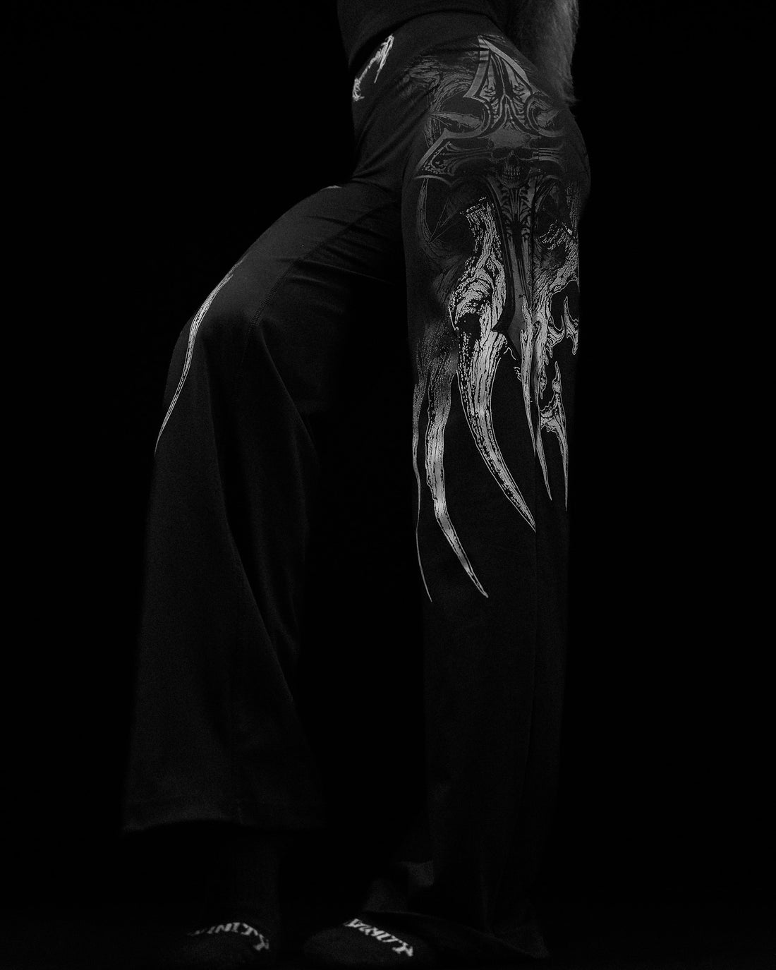 Women's Void Tech™ Nocturne Flared Leggings [VOID BLACK]
