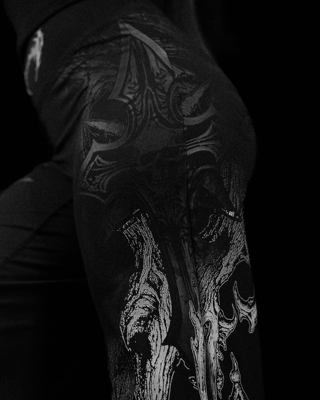 Women's Void Tech™ Nocturne Flared Leggings [VOID BLACK]
