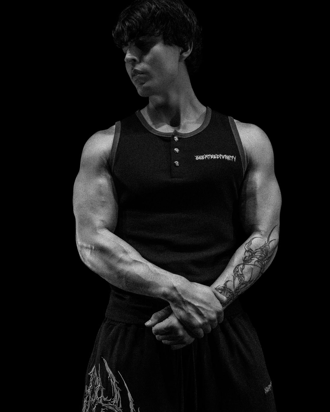 Metallic Henley Cut-off [MIDNIGHT]