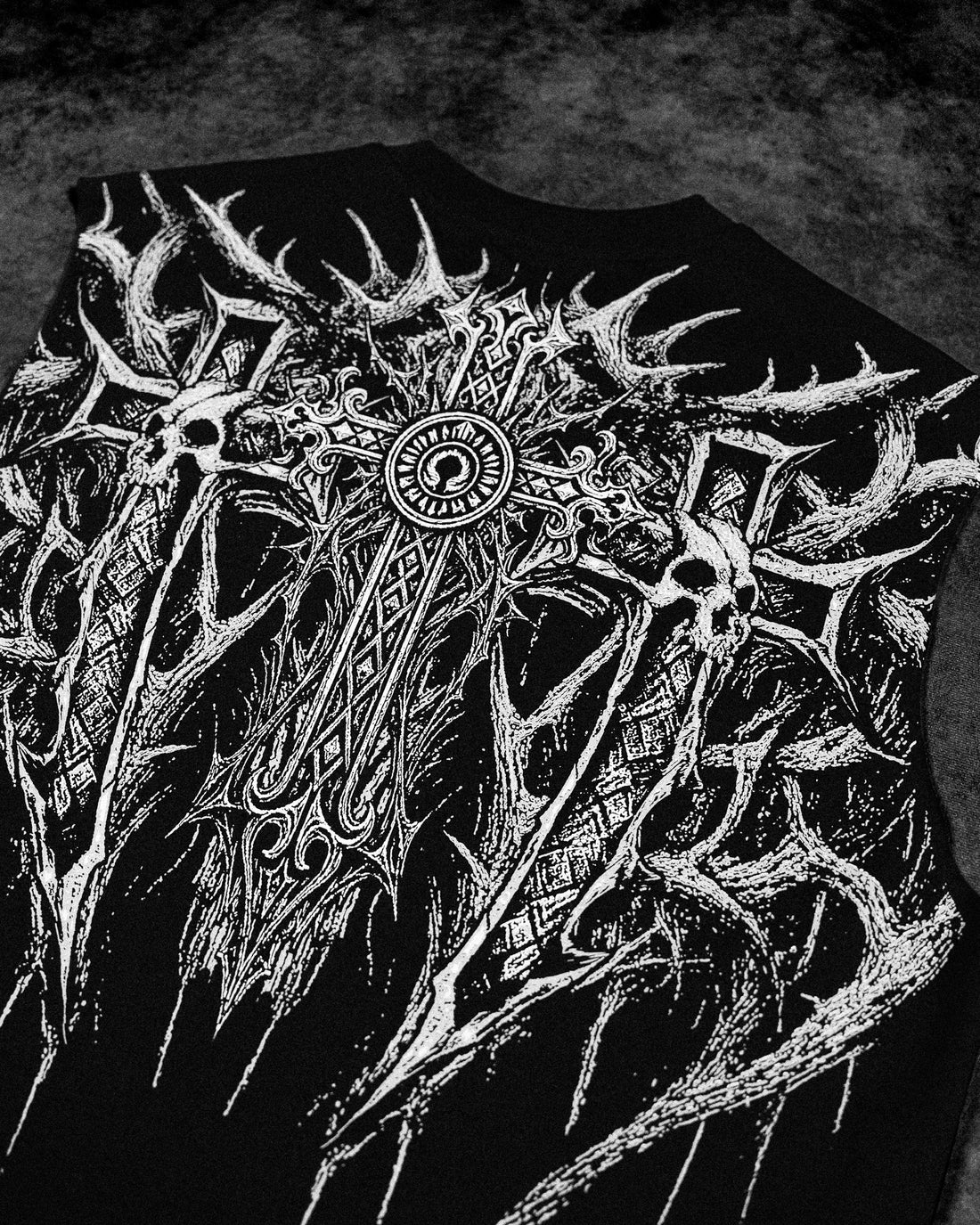 Heaven's Gate Cut-off Tee  [VOID BLACK]