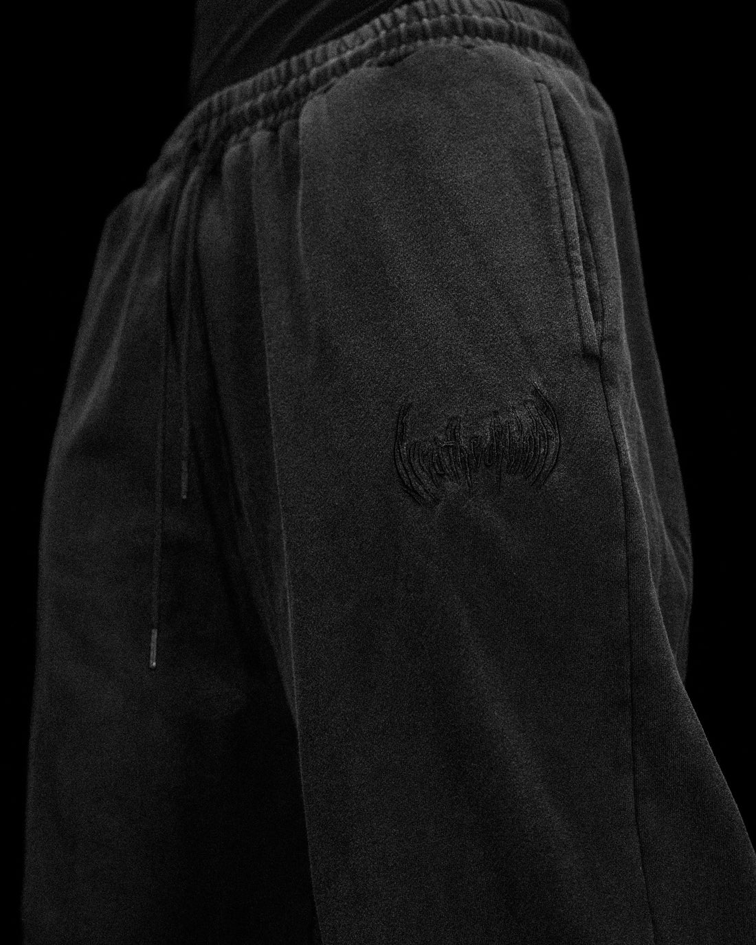 Mens Essential Uncuffed luxury sweatpants [SMOKE]