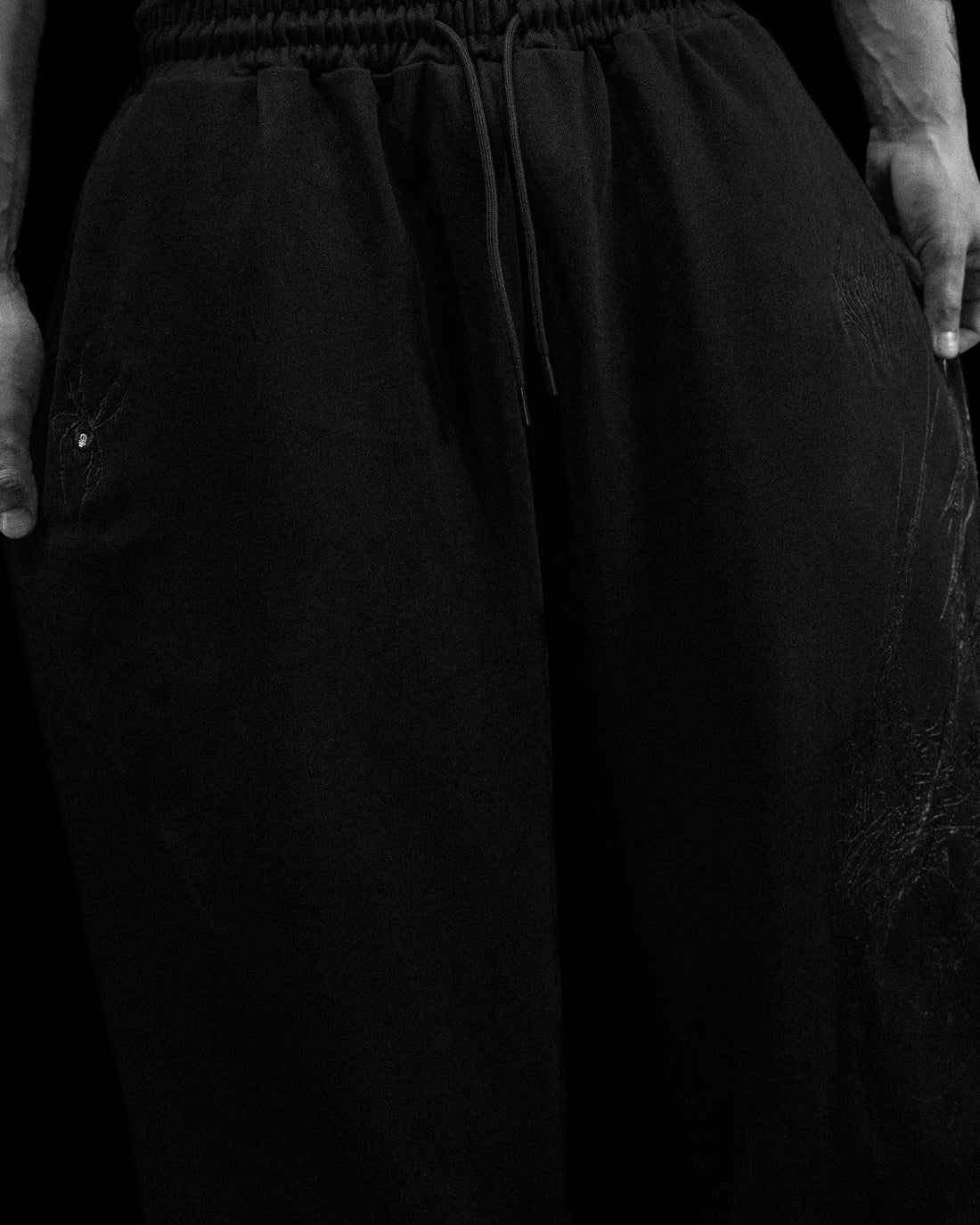 Webbed Venom Texture Uncuffed Sweatpants [DARKNESS]
