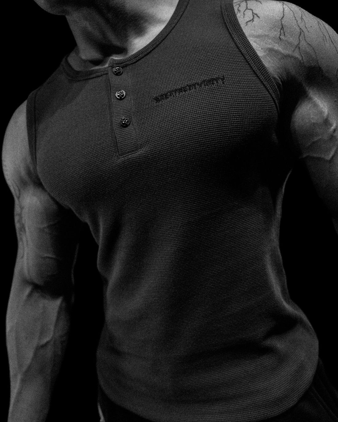 Metallic Henley Cut-off [PURGATORY GREY]