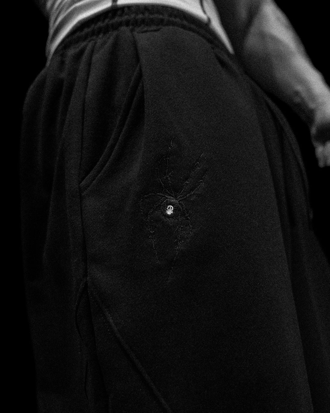 Webbed Venom Texture Uncuffed Sweatpants [DARKNESS]