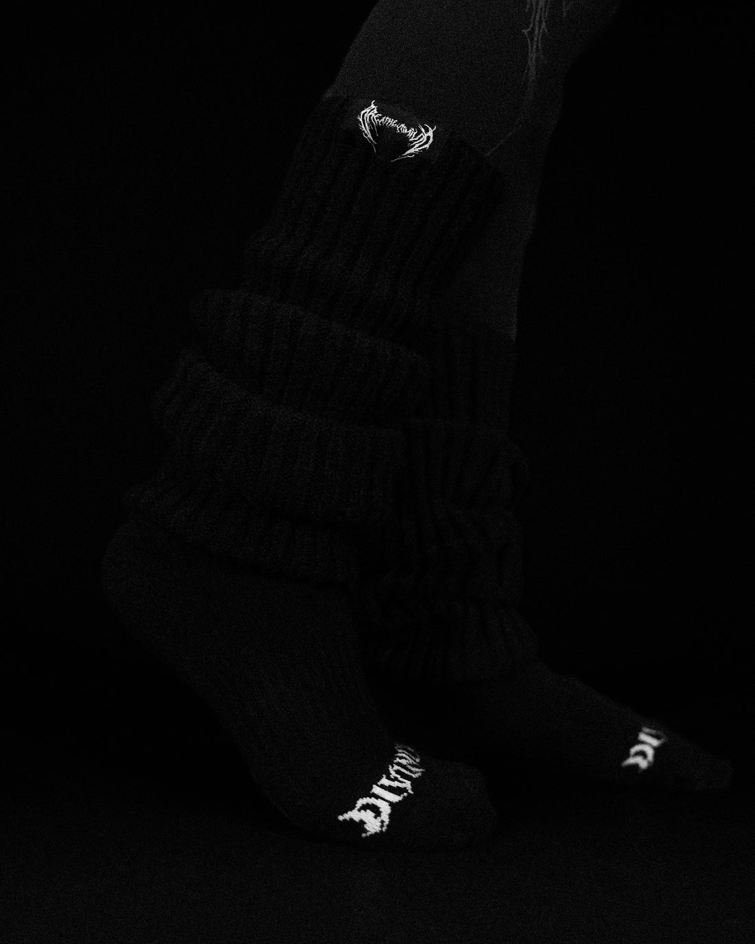 Women's Essential Leg Warmers [DARKNESS] [WOMENS FEB COLL 2026]