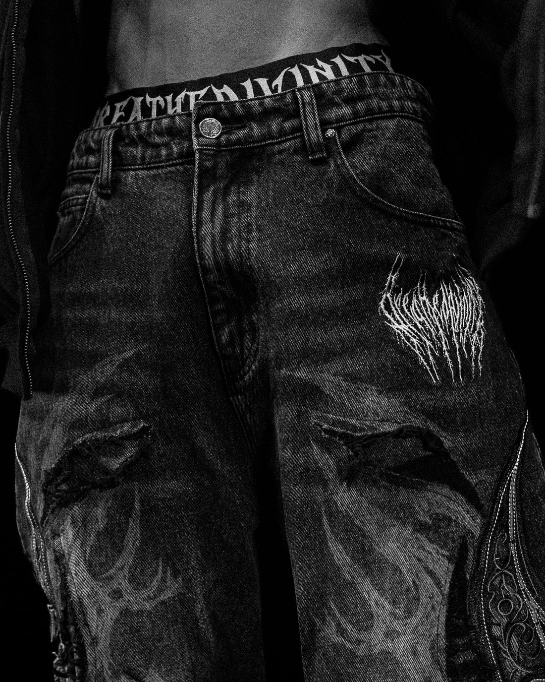 Soul Decay Oversized Distressed Denim Jeans [ALLOY WASHED]