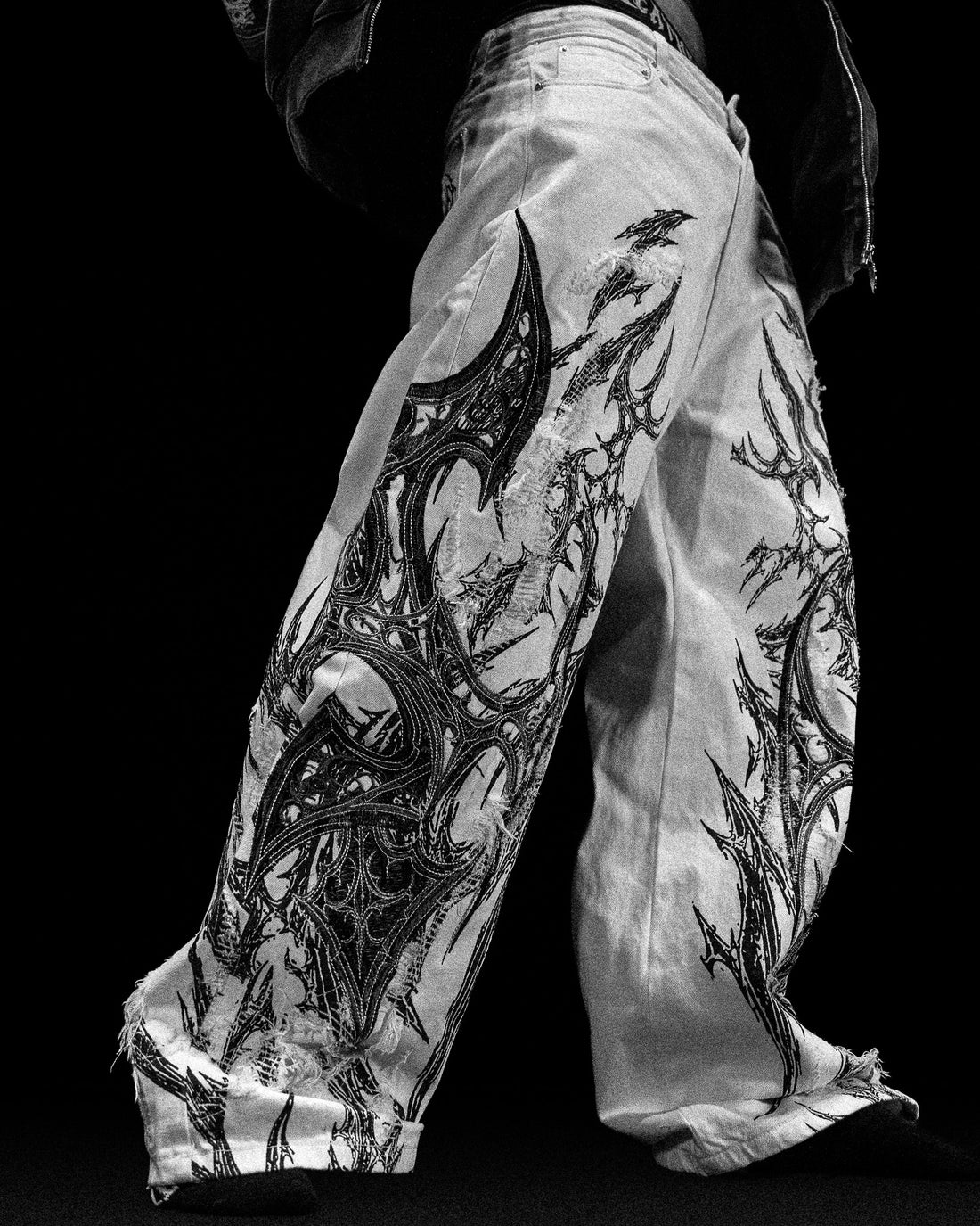 Soul Decay Oversized Distressed Denim Jeans [DIVINE WHITE]