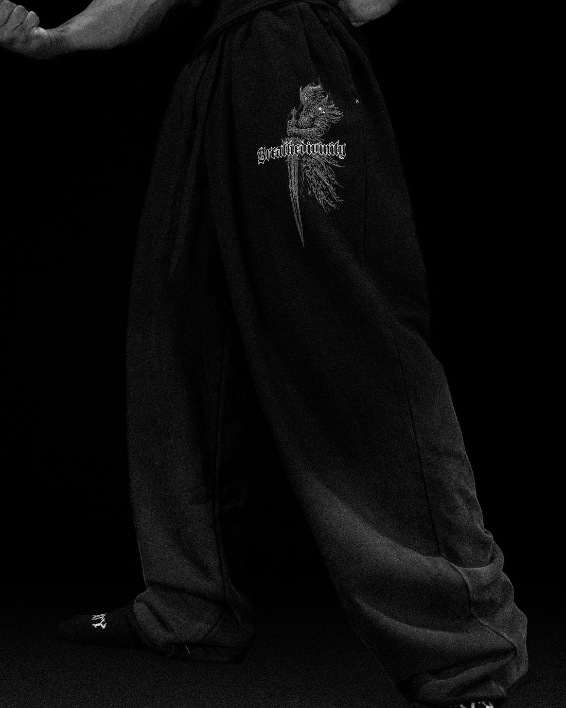 Shadow Monarch Uncuffed Banana Shape Sweatpants [SMOKE WASHED]
