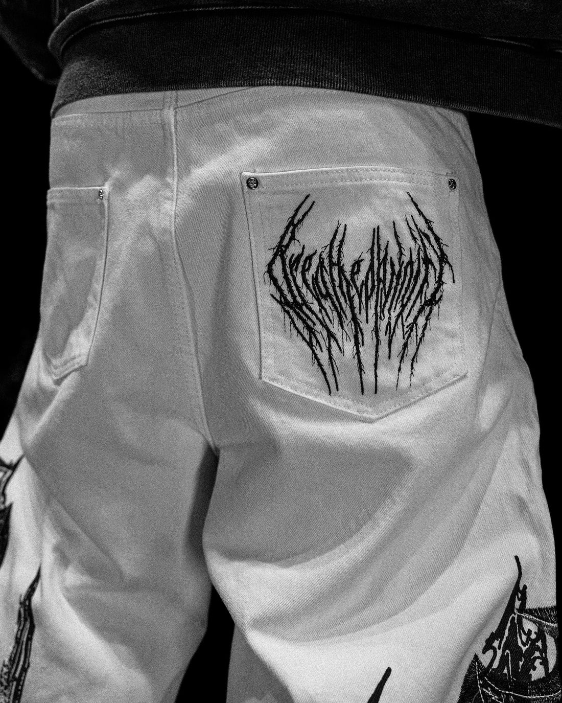 Soul Decay Oversized Distressed Denim Jeans [DIVINE WHITE]