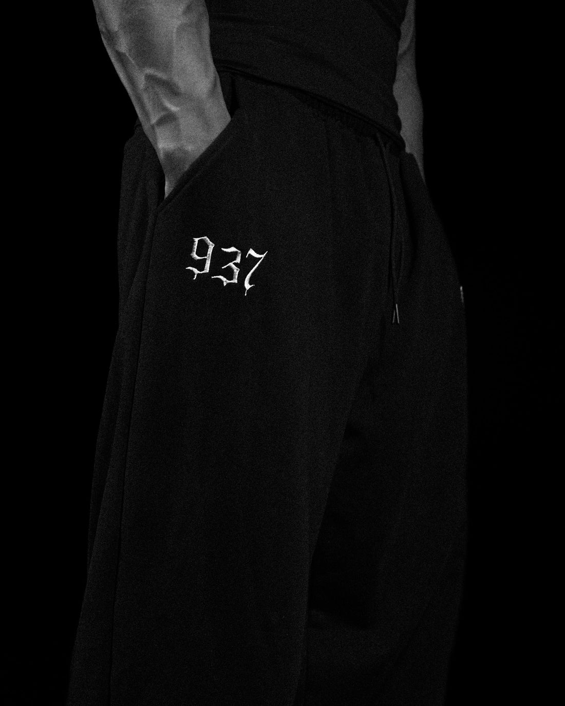 937 Embroidery Oversized Uncuffed Luxury Sweatpants [VOID BLACK]