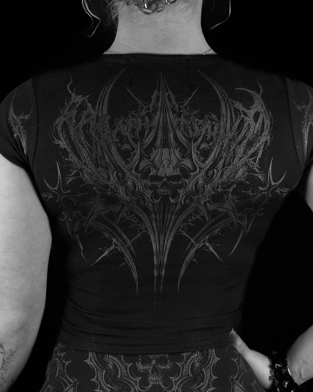 Womens Valkyrie Baby Tee [DARKNESS]