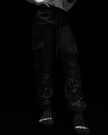 Women's Scarlet Kiss Cargo Sweatpants [DARKNESS]